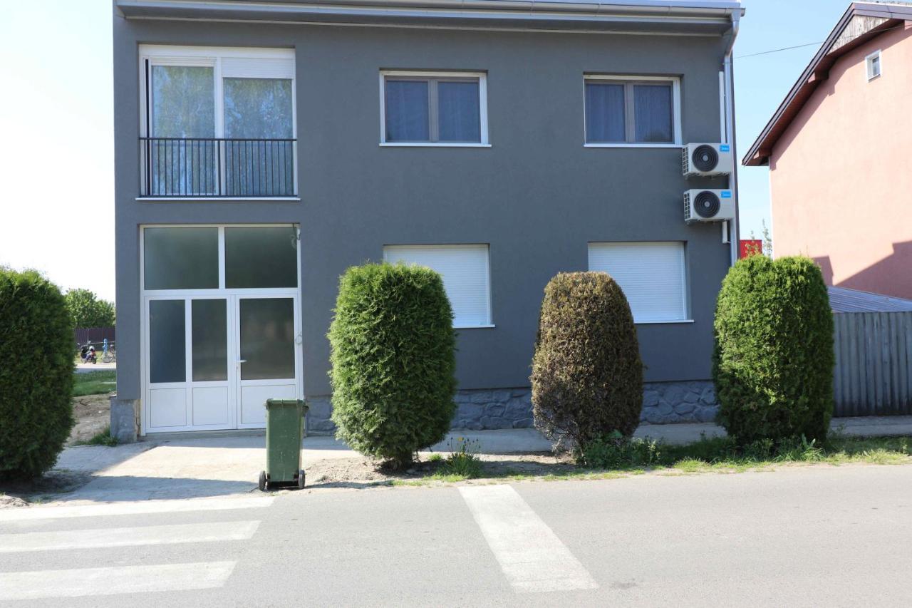 Forum Apartmani I Sobe Donji Miholjac Exterior foto